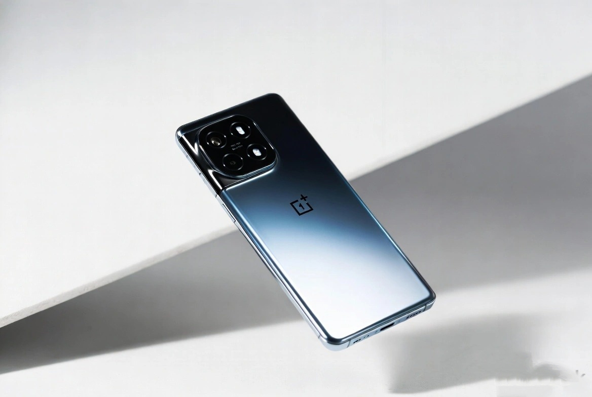 OnePlus 13R 5G: फ्लैगशिप जैसी परफॉर्मेंस, बड़ी बैटरी और प्रीमियम डिजाइन के साथ एक दमदार स्मार्टफोन